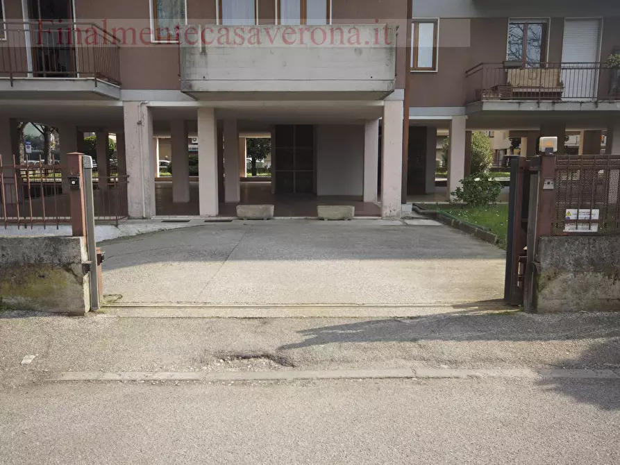 Immagine 17 di Magazzino in vendita  in via filippo a Verona