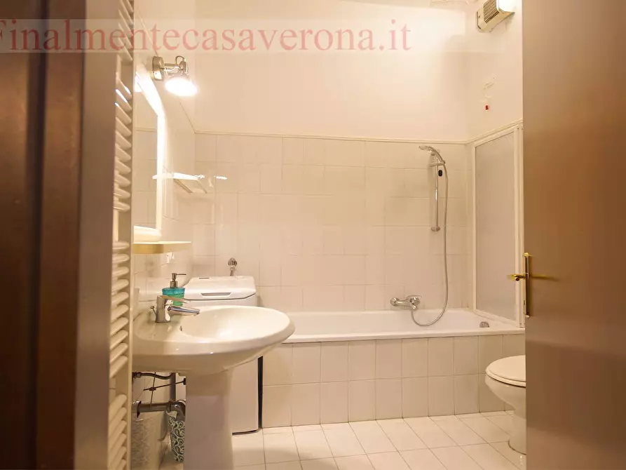 Immagine 16 di Appartamento in affitto  in Via Ognissanti 9 a Verona