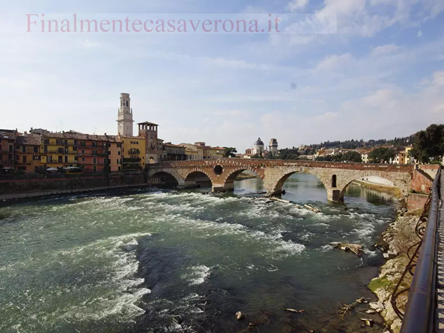 Immagine 23 di Appartamento in affitto  in Via Ponte Pietra 2 a Verona