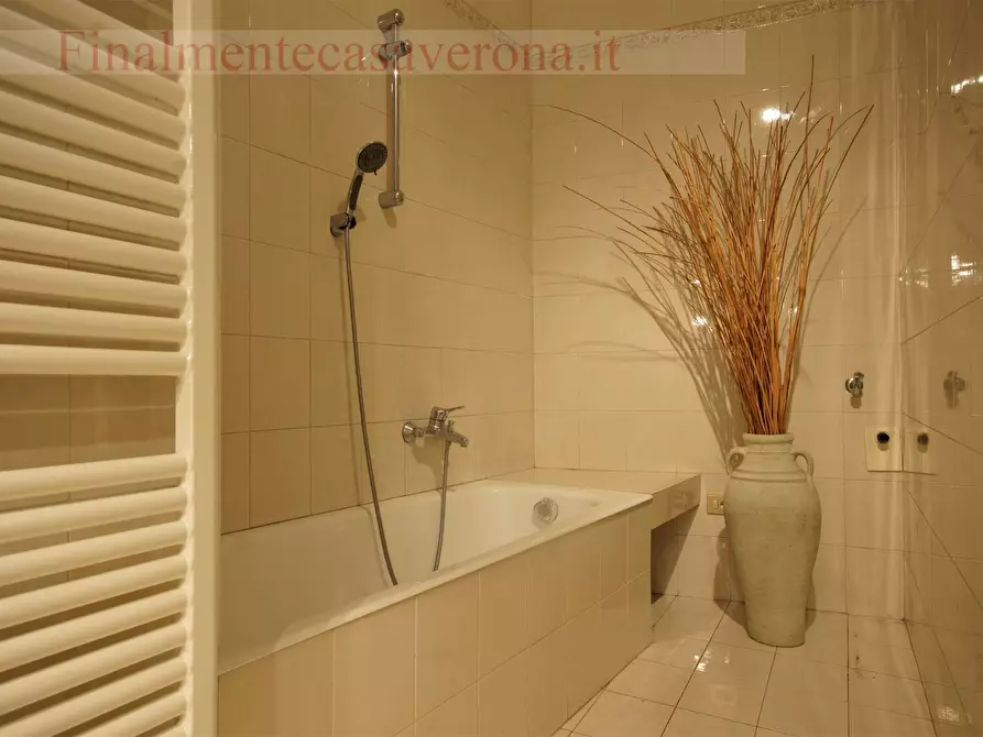 Immagine 11 di Appartamento in affitto  in Via Ponte Rofiolo 2 a Verona