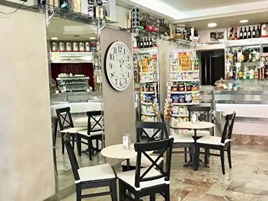 Immagine 4 di Attività commerciale in affitto  in via piave 1 a Fara In Sabina