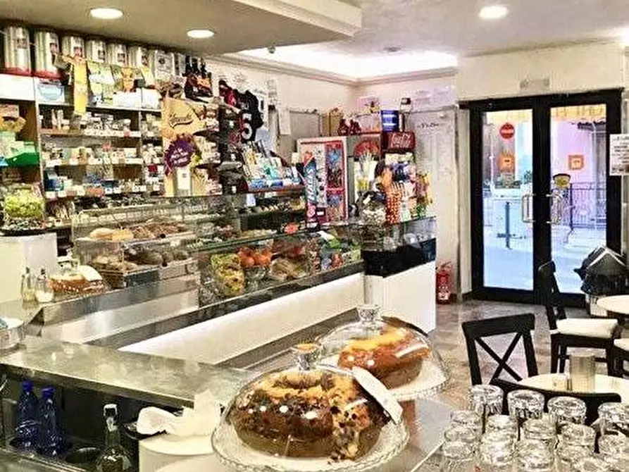 Immagine 5 di Attività commerciale in affitto  in via piave 1 a Fara In Sabina