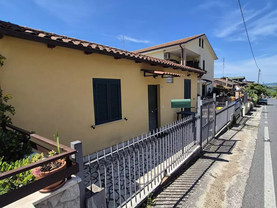 Immagine 1 di Appartamento in vendita  in via farense 152 a Fara In Sabina