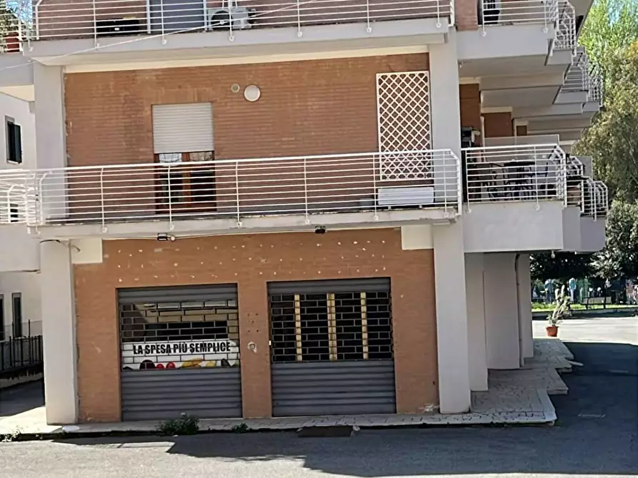 Immagine 1 di Locale commerciale in affitto  in via xxiv maggio a Fara In Sabina