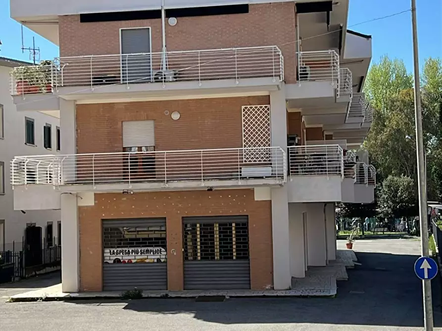 Immagine 2 di Locale commerciale in affitto  in via xxiv maggio a Fara In Sabina