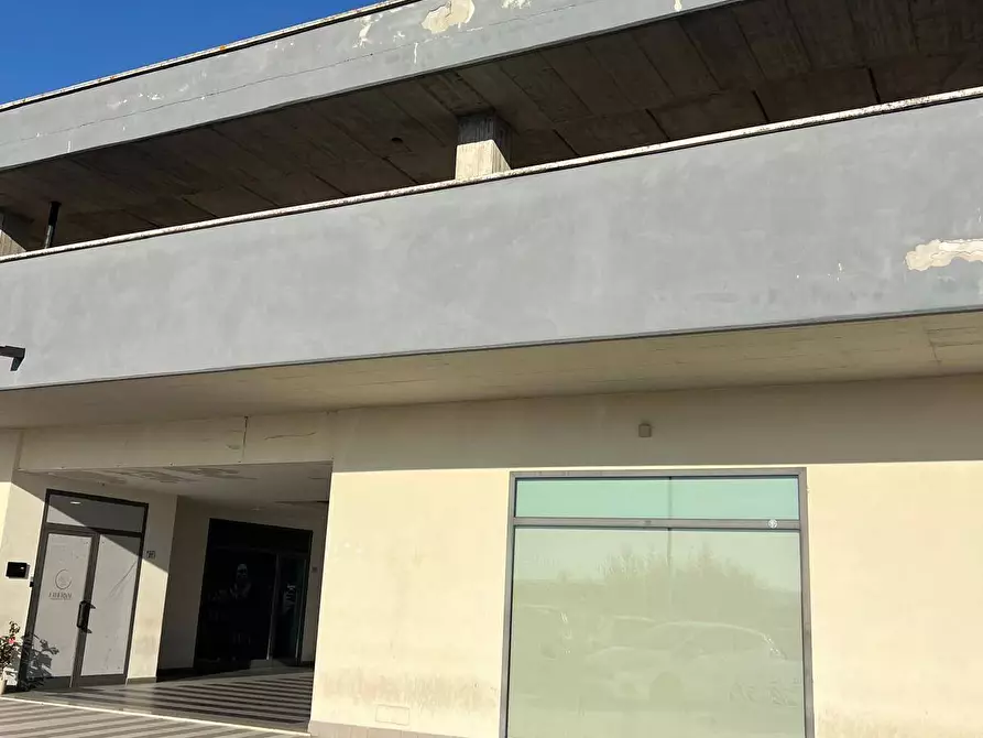 Immagine 1 di Locale commerciale in vendita  in Via Giovanni Falcone 21 a Fara In Sabina