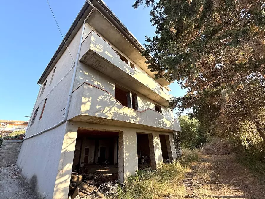 Immagine 2 di Palazzo in vendita  in Via Mare sn a Badesi