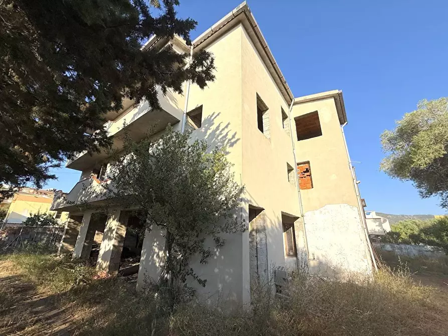 Immagine 5 di Palazzo in vendita  in Via Mare sn a Badesi