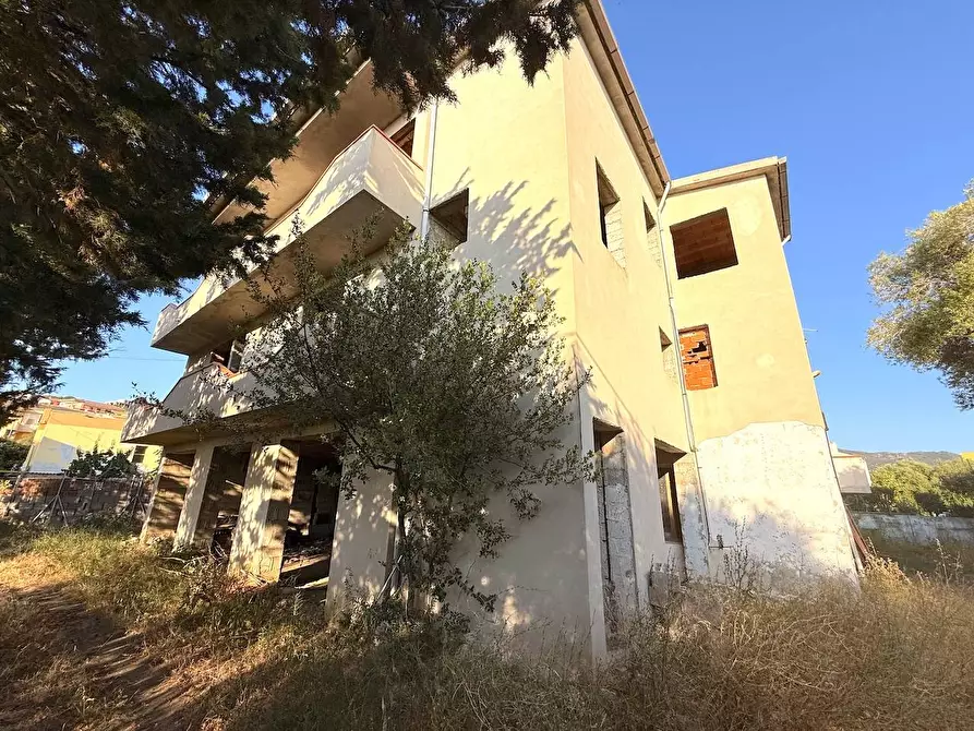 Immagine 17 di Palazzo in vendita  in Via Mare sn a Badesi