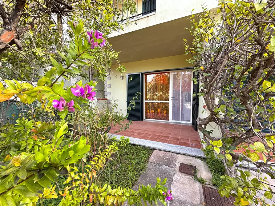 Immagine 1 di Appartamento in vendita  in Via Ugo Foscolo a Badesi