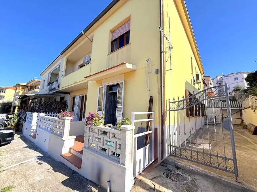 Immagine 3 di Appartamento in vendita  in Via Mare a Badesi