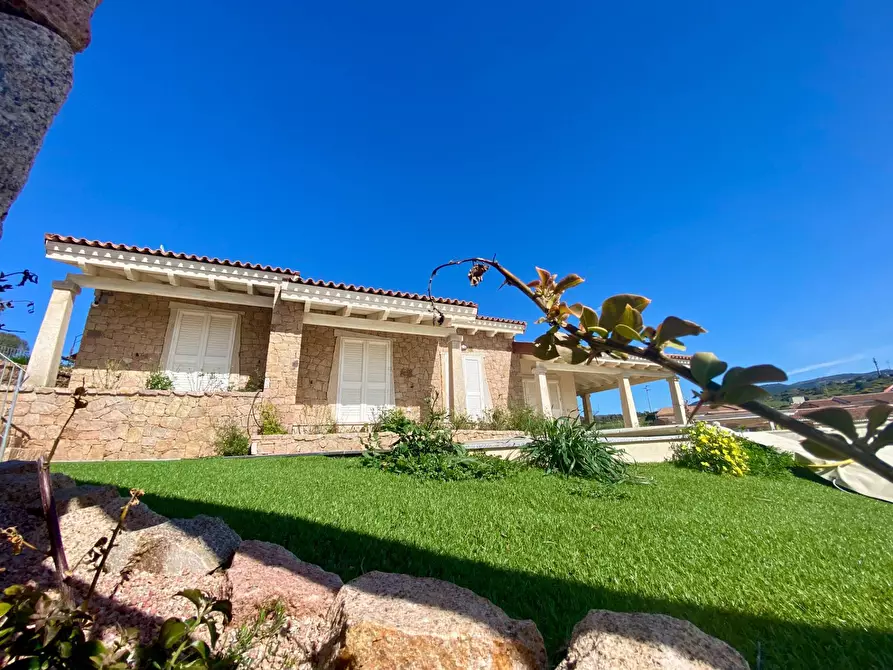 Immagine 1 di Villa in vendita  in Isola Rossa a Trinità D'agultu E Vignola