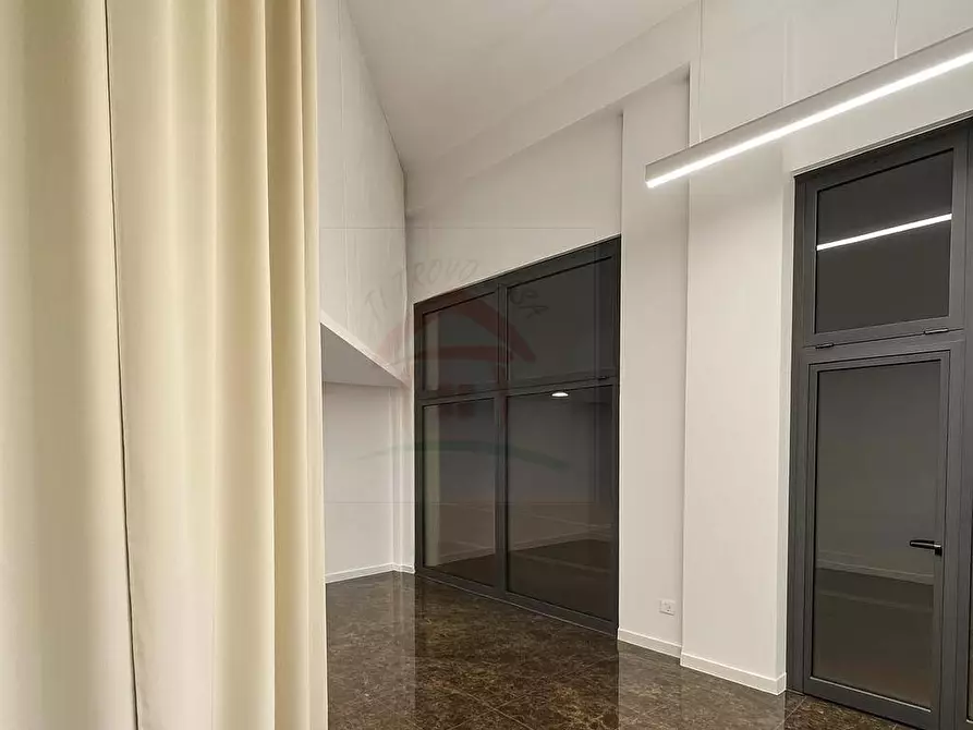 Immagine 2 di Locale commerciale in affitto  in Via Galleria Tirrena a Trento