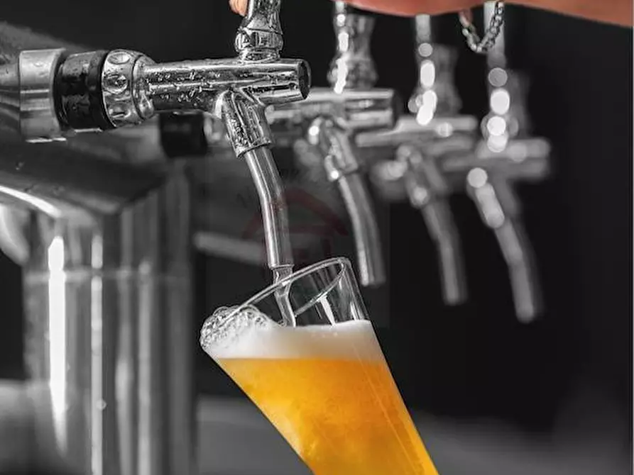 Immagine 3 di Attività commerciale in vendita  a Altopiano Della Vigolana