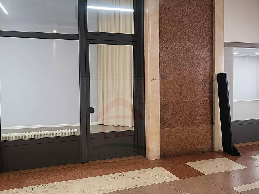 Immagine 4 di Locale commerciale in affitto  in Via Galleria Tirrena a Trento