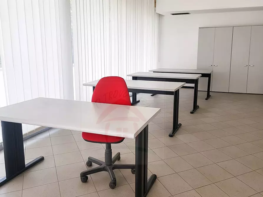 Immagine 2 di Locale commerciale in affitto  in Via Chiocchetti a Trento