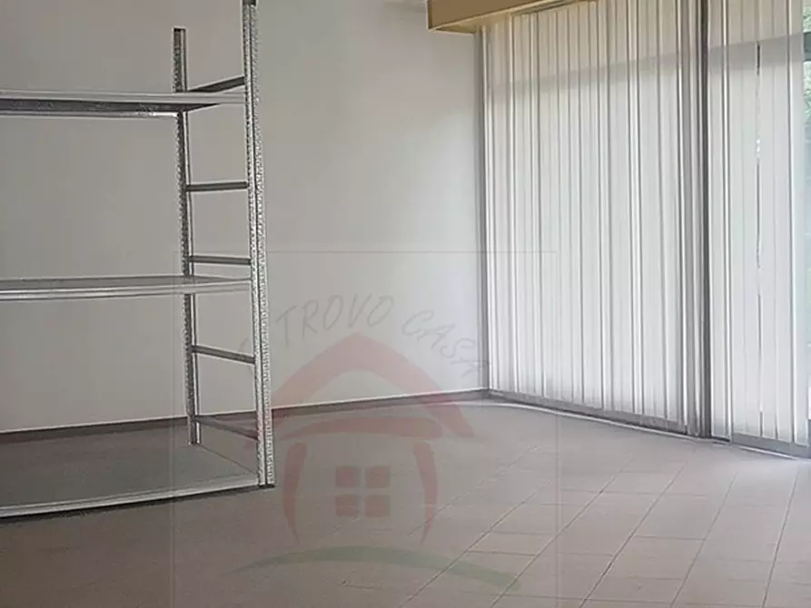 Immagine 4 di Locale commerciale in affitto  in Via Chiocchetti a Trento