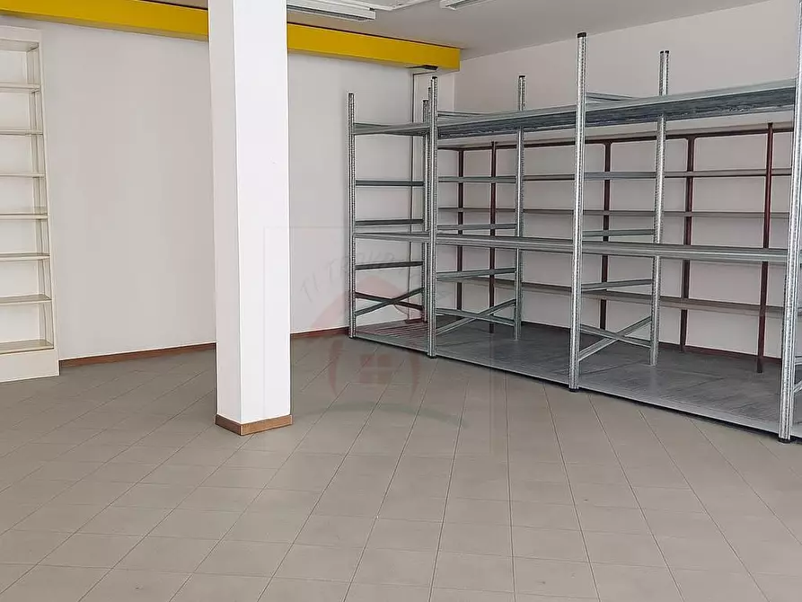 Immagine 5 di Locale commerciale in affitto  in Via Chiocchetti a Trento