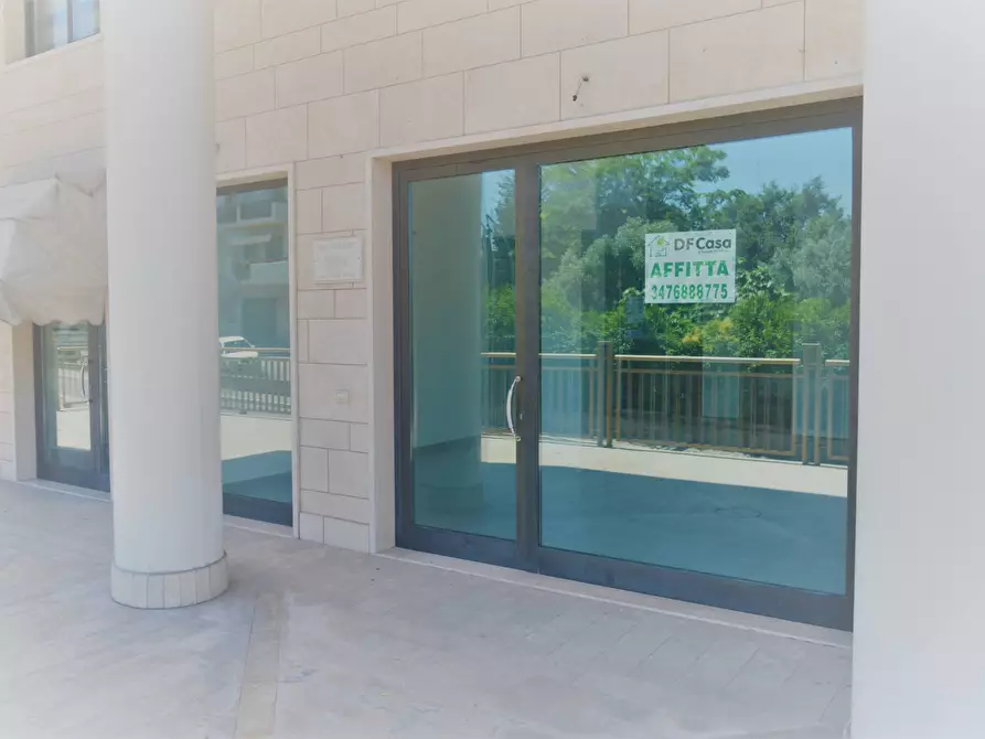 Immagine 1 di Locale commerciale in affitto  in Via Ciccarone a Vasto