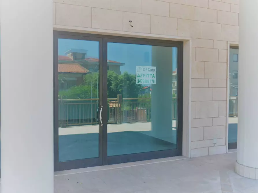 Immagine 2 di Locale commerciale in affitto  in Via Ciccarone a Vasto