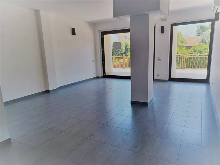 Immagine 5 di Locale commerciale in affitto  in Via Ciccarone a Vasto