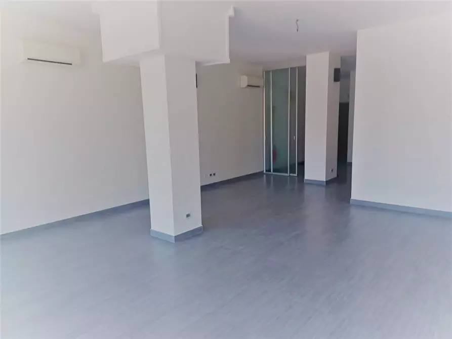 Immagine 7 di Locale commerciale in affitto  in Via Ciccarone a Vasto