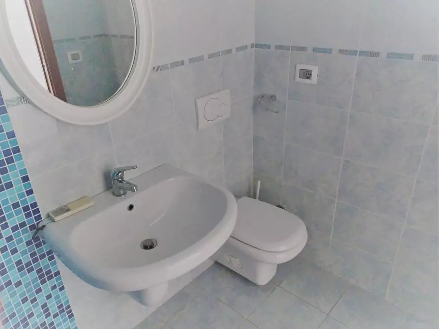 Immagine 8 di Locale commerciale in affitto  in Via Ciccarone a Vasto