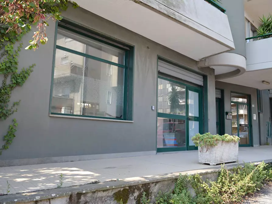 Immagine 2 di Locale commerciale in vendita  in VIA DEL PORTO a Vasto