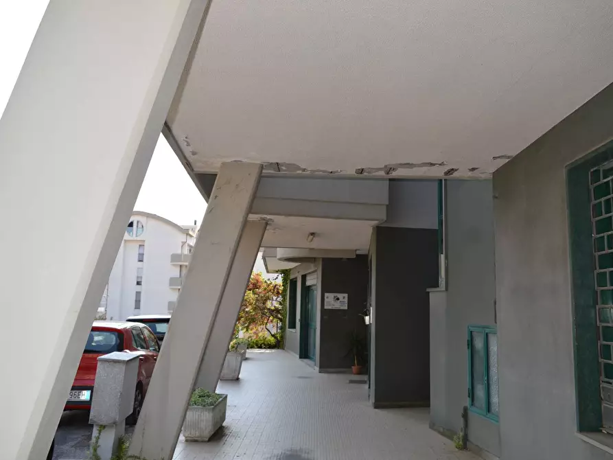 Immagine 3 di Locale commerciale in vendita  in VIA DEL PORTO a Vasto