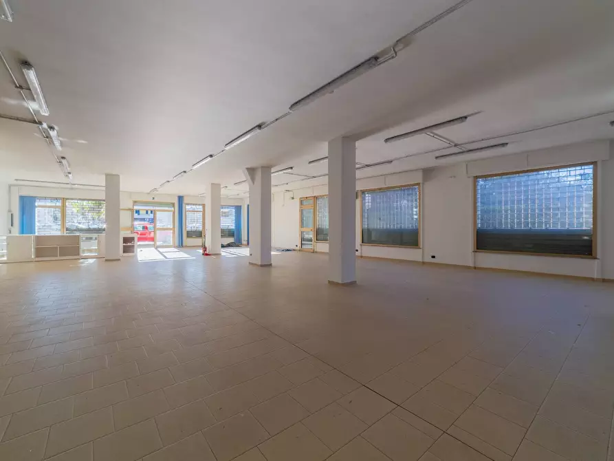 Immagine 5 di Locale commerciale in affitto  in PIAZZA GIOVINE SNC a Vasto