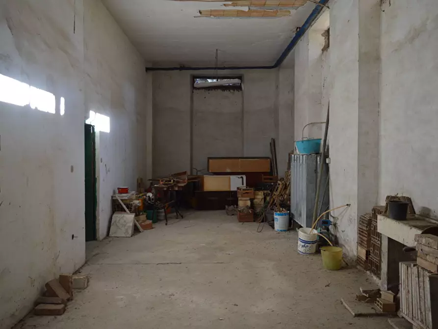 Immagine 2 di Box auto in vendita  in Via del Giglio 68 a Vasto