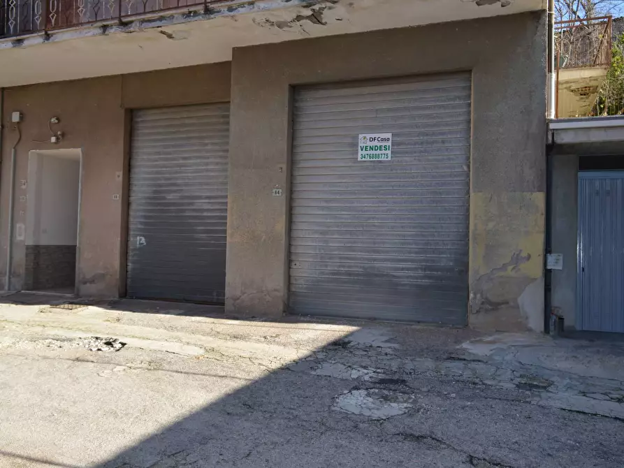 Immagine 1 di Box auto in vendita  in Via del Giglio 68 a Vasto