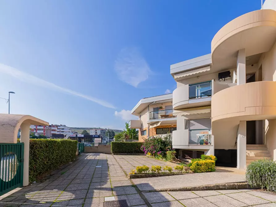 Immagine 35 di Appartamento in vendita  in via Libeccio 3 a Vasto