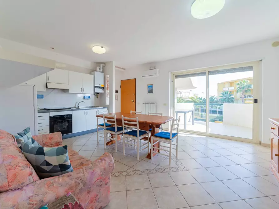 Immagine 3 di Appartamento in vendita  in via Libeccio 3 a Vasto