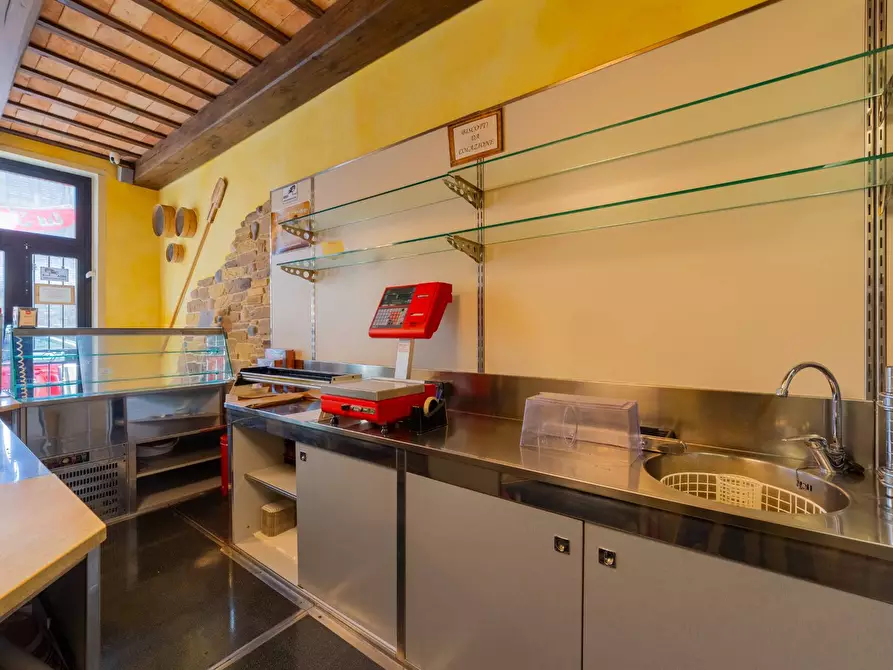 Immagine 7 di Attività commerciale in vendita  in CORSO PLEBISCITO 51 a Vasto