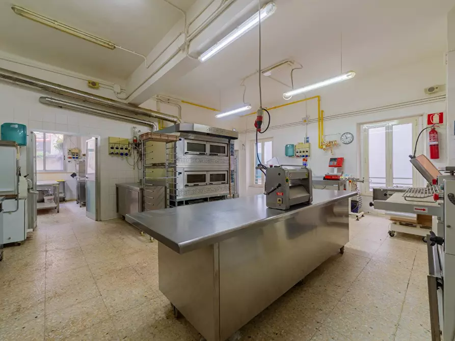 Immagine 12 di Attività commerciale in vendita  in CORSO PLEBISCITO 51 a Vasto