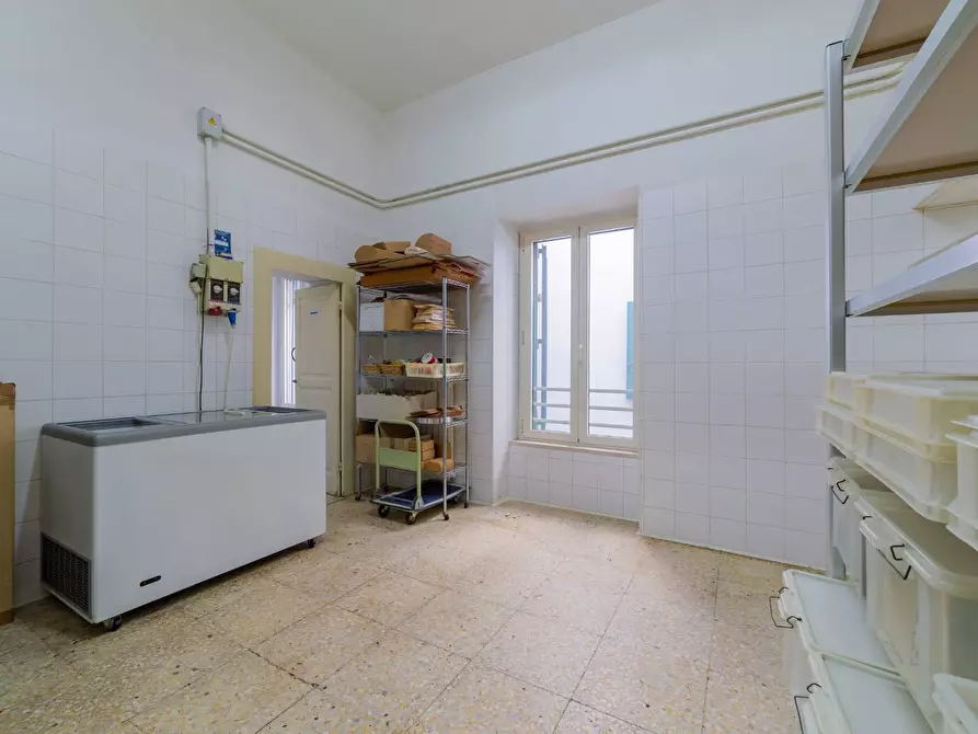 Immagine 18 di Attività commerciale in vendita  in CORSO PLEBISCITO 51 a Vasto