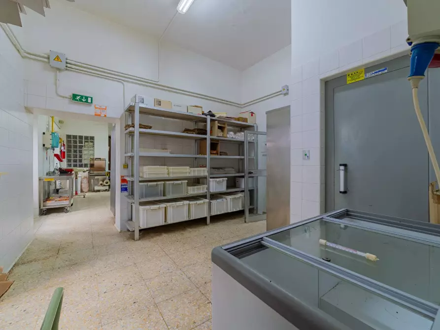 Immagine 20 di Attività commerciale in vendita  in CORSO PLEBISCITO 51 a Vasto