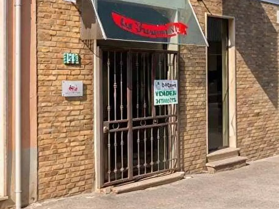 Immagine 1 di Attività commerciale in vendita  in CORSO PLEBISCITO 51 a Vasto