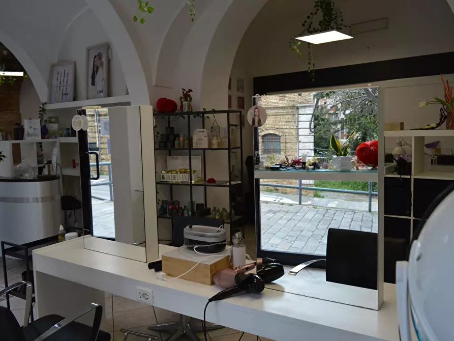 Immagine 5 di Locale commerciale in vendita  in VIA VITTORIO VENETO 94 a Vasto