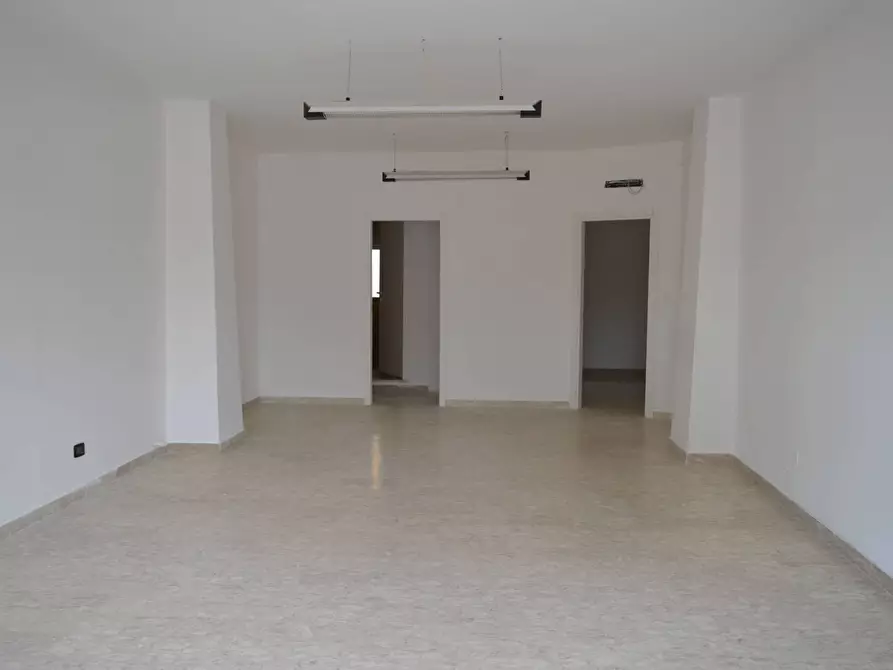 Immagine 1 di Locale commerciale in affitto  in VIA ROSSETTI 67 a Vasto
