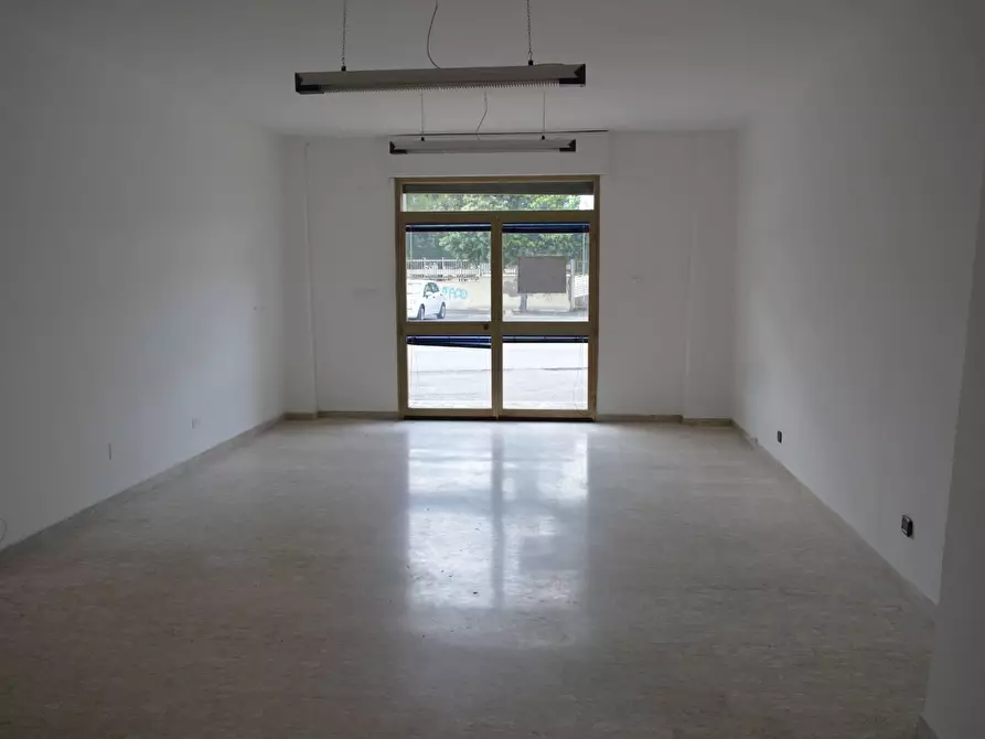 Immagine 3 di Locale commerciale in affitto  in VIA ROSSETTI 67 a Vasto