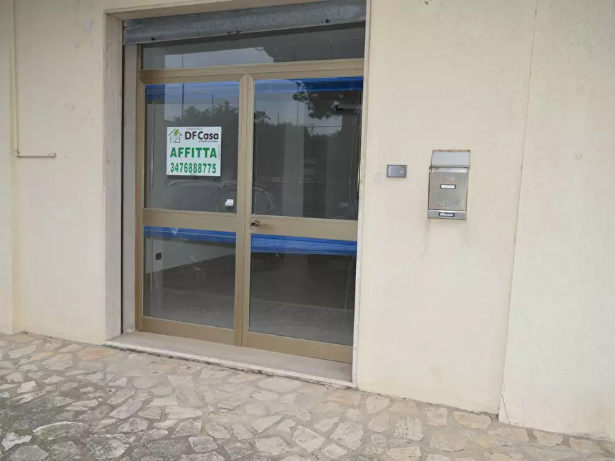 Immagine 7 di Locale commerciale in affitto  in VIA ROSSETTI 67 a Vasto