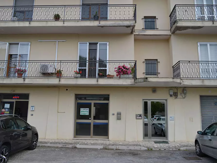 Immagine 8 di Locale commerciale in affitto  in VIA ROSSETTI 67 a Vasto
