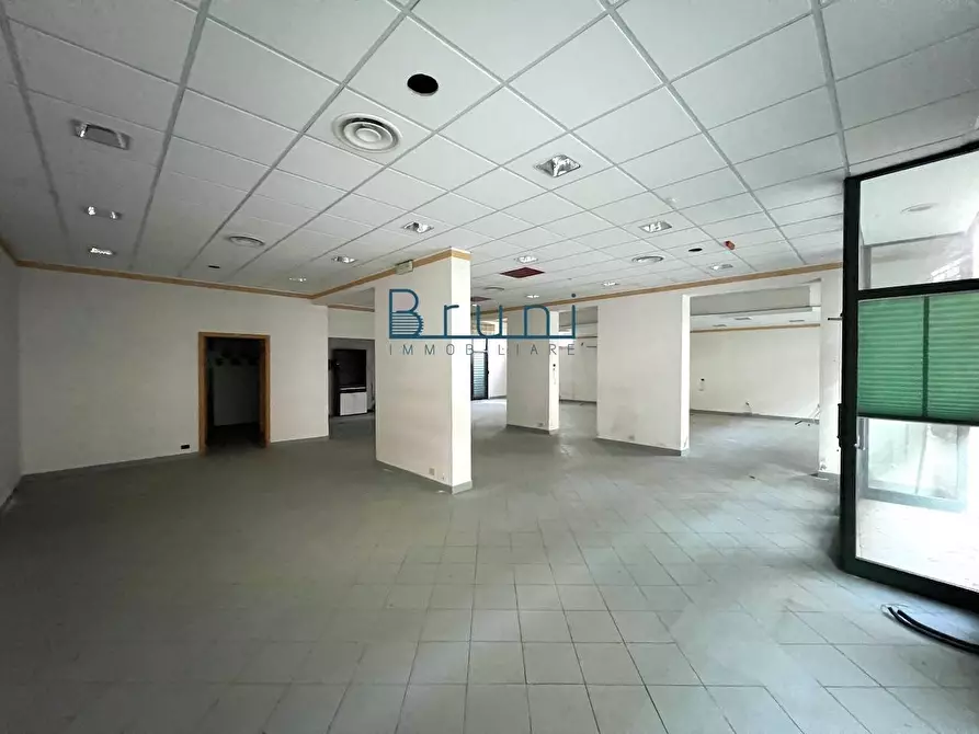 Immagine 2 di Locale commerciale in affitto  in Viale della Vittoria 13 a Alba Adriatica