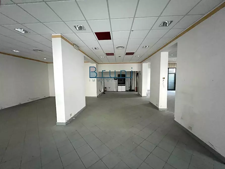 Immagine 3 di Locale commerciale in affitto  in Viale della Vittoria 13 a Alba Adriatica