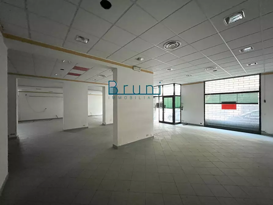 Immagine 4 di Locale commerciale in affitto  in Viale della Vittoria 13 a Alba Adriatica