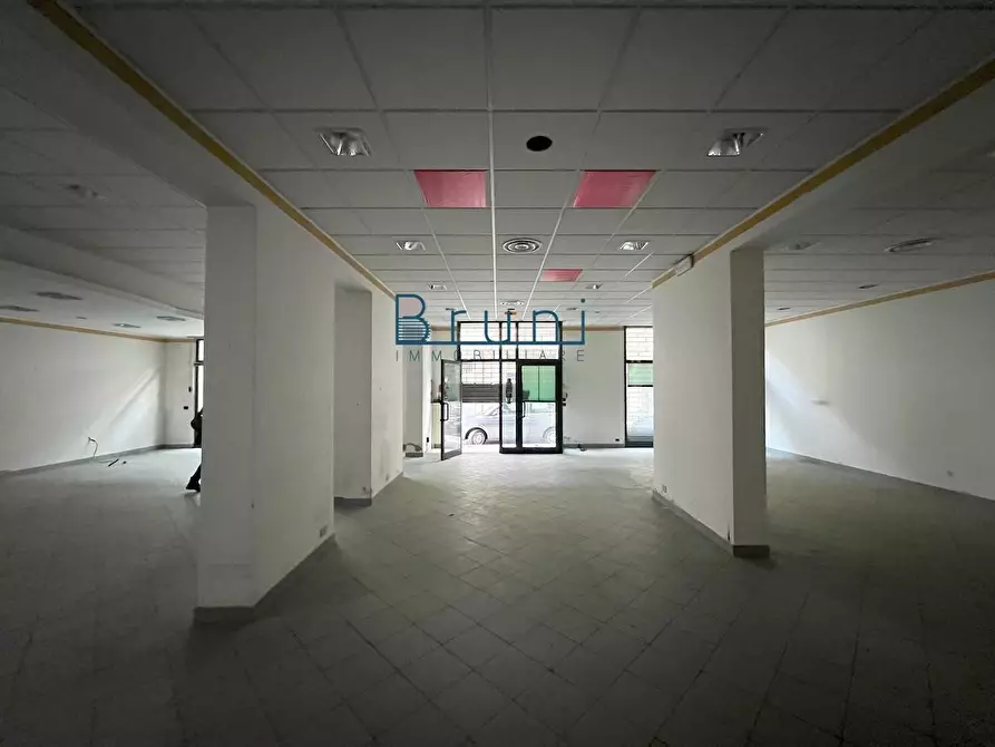 Immagine 5 di Locale commerciale in affitto  in Viale della Vittoria 13 a Alba Adriatica