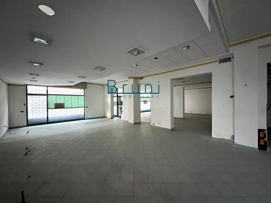 Immagine 6 di Locale commerciale in affitto  in Viale della Vittoria 13 a Alba Adriatica