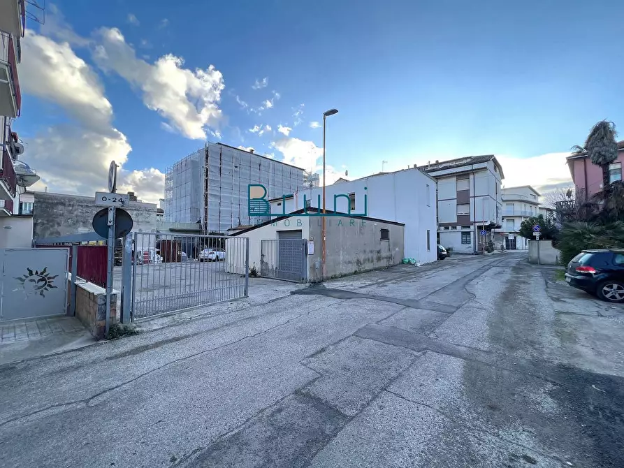 Immagine 12 di Locale commerciale in affitto  in Viale della Vittoria 13 a Alba Adriatica